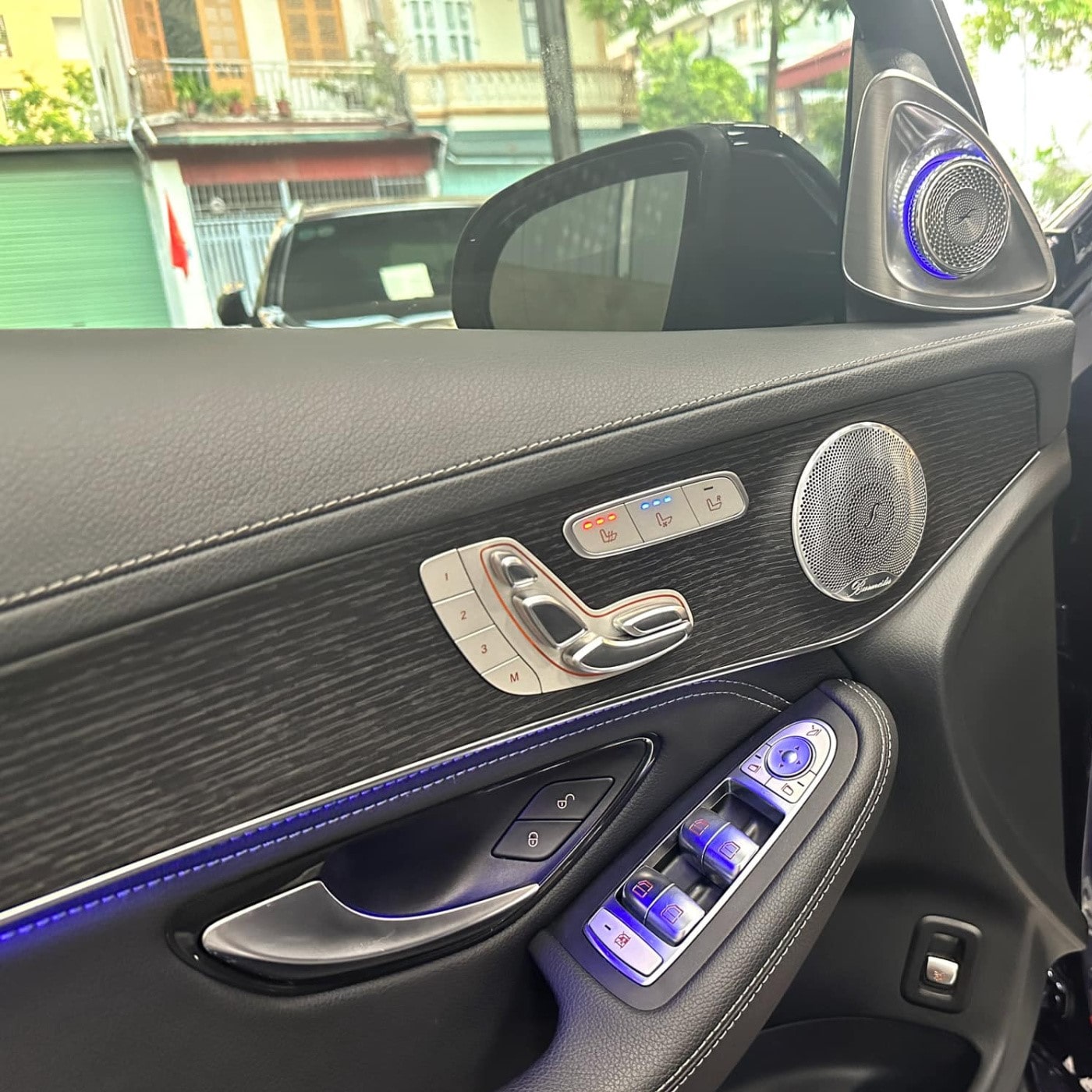 13 loa burmester