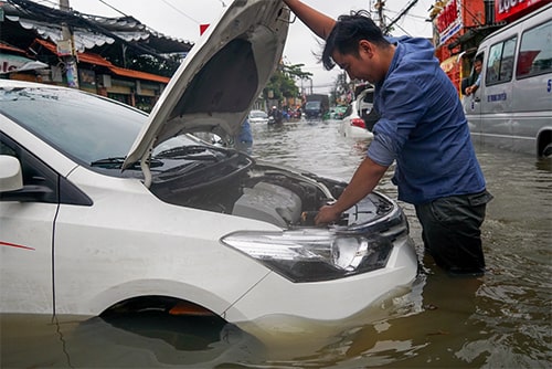 xe ô tô bị thủy kích