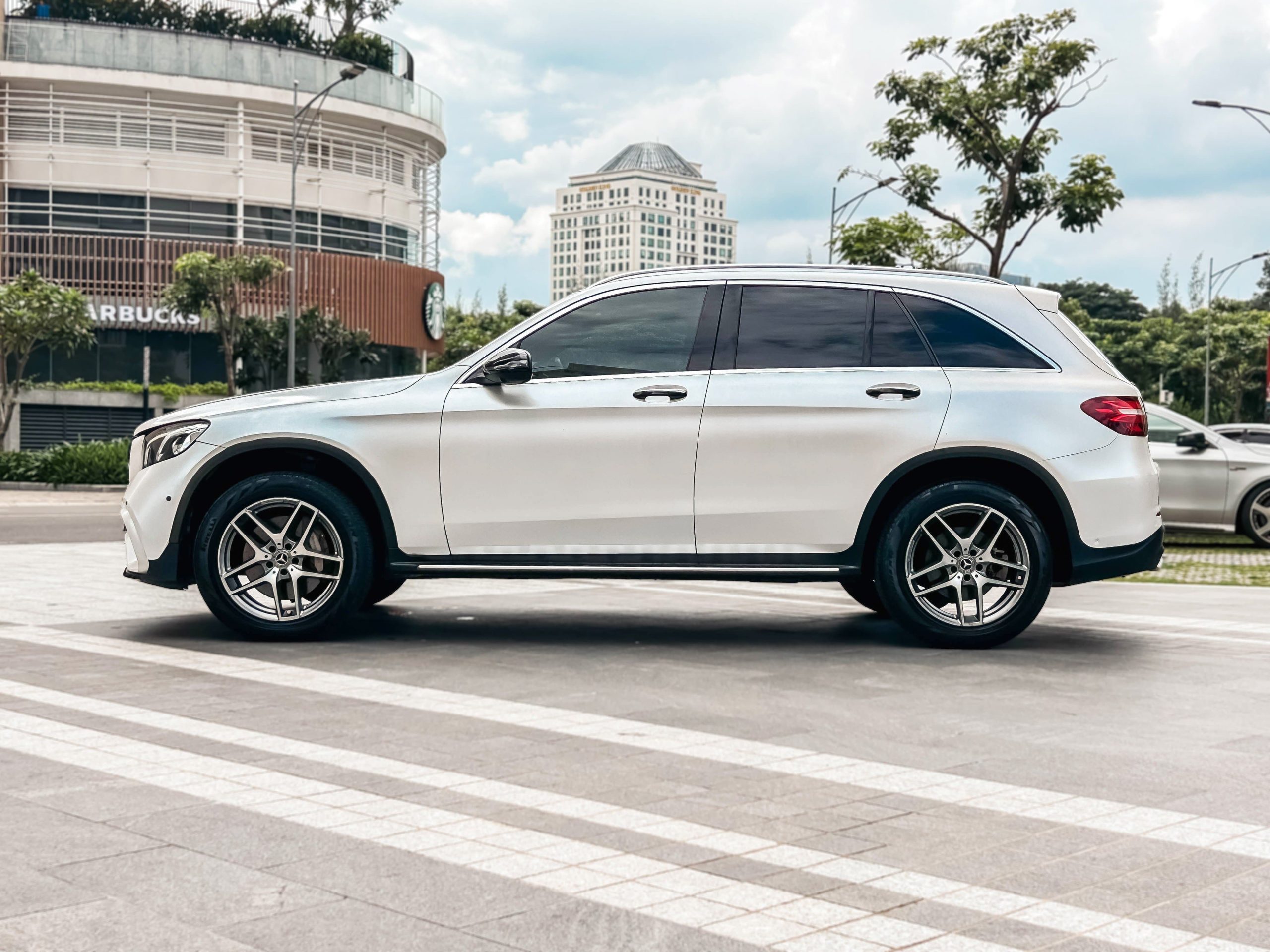 Mercedes-Benz GLC300 4Matic 2017 lướt - Ảnh 3