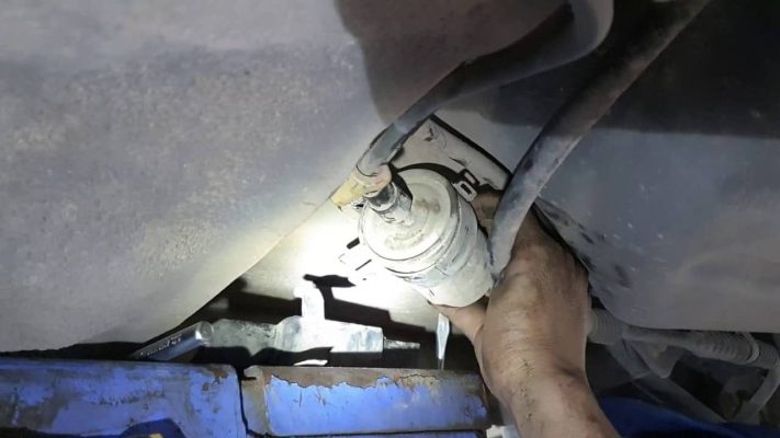 hướng dẫn cách thay lọc xăng ô tô