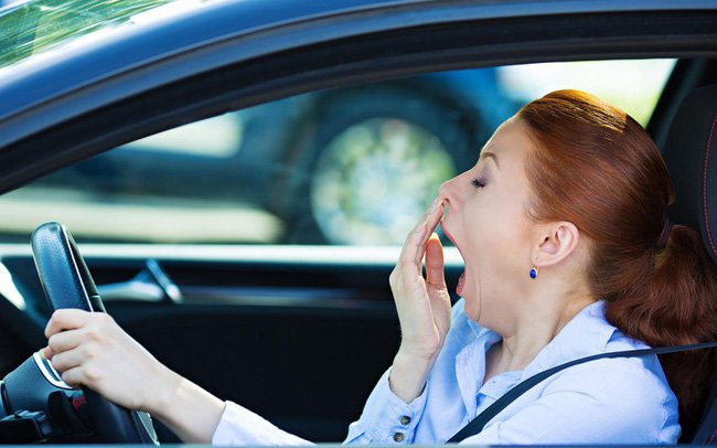cách chống buồn ngủ khi lái xe ô tô đường dài hoặc ban đêm