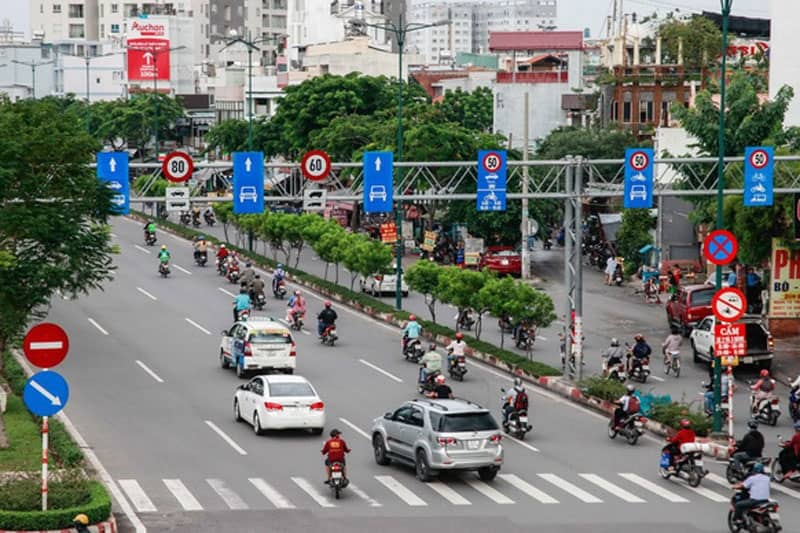 lỗi không tuân thủ vạch kẻ đường