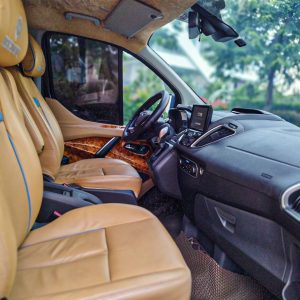 giá xe Ford Tourneo Limousine DCar President 2021